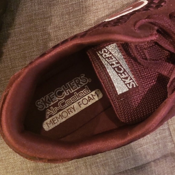 Burgundy Weave Skechers with Memory Foam - Picture 4 of 5